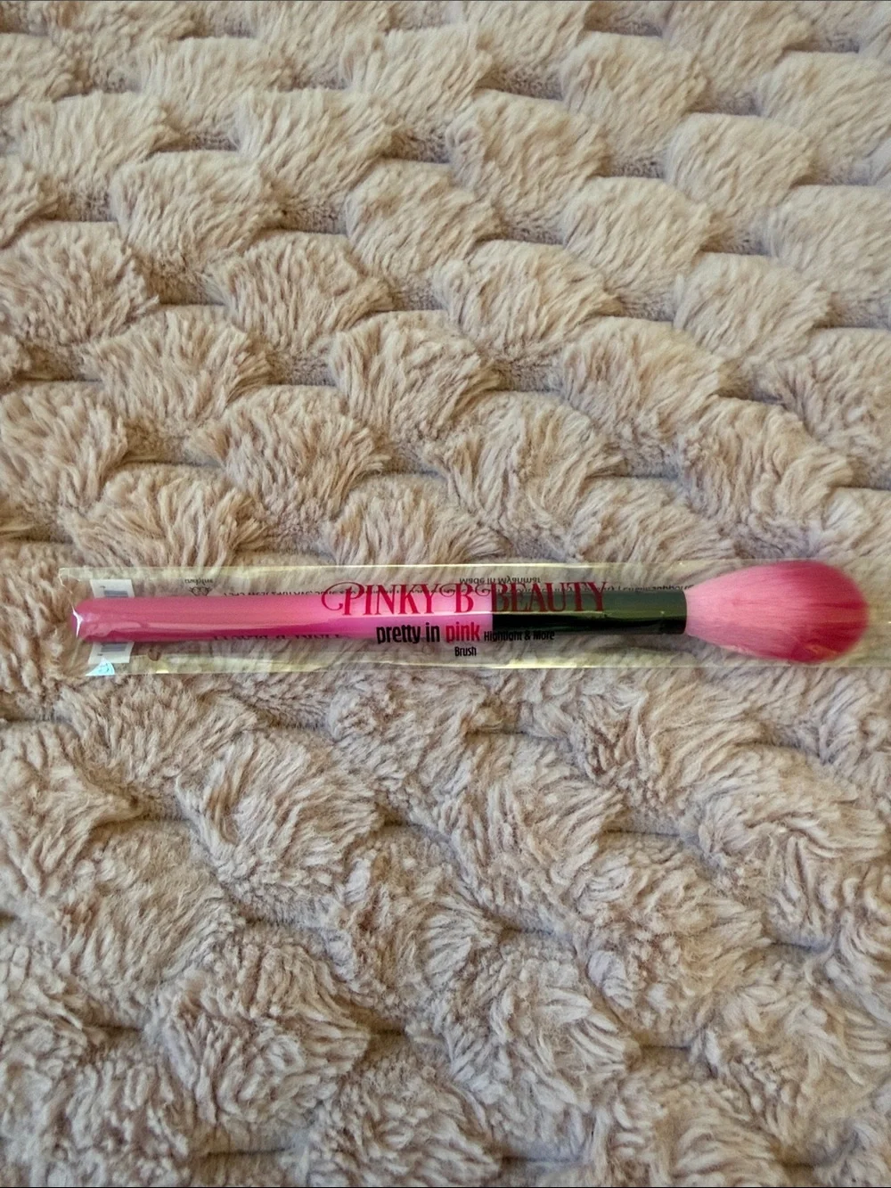 Pinky B Beauty Pretty in Pink Highlight & More Brush | NWT